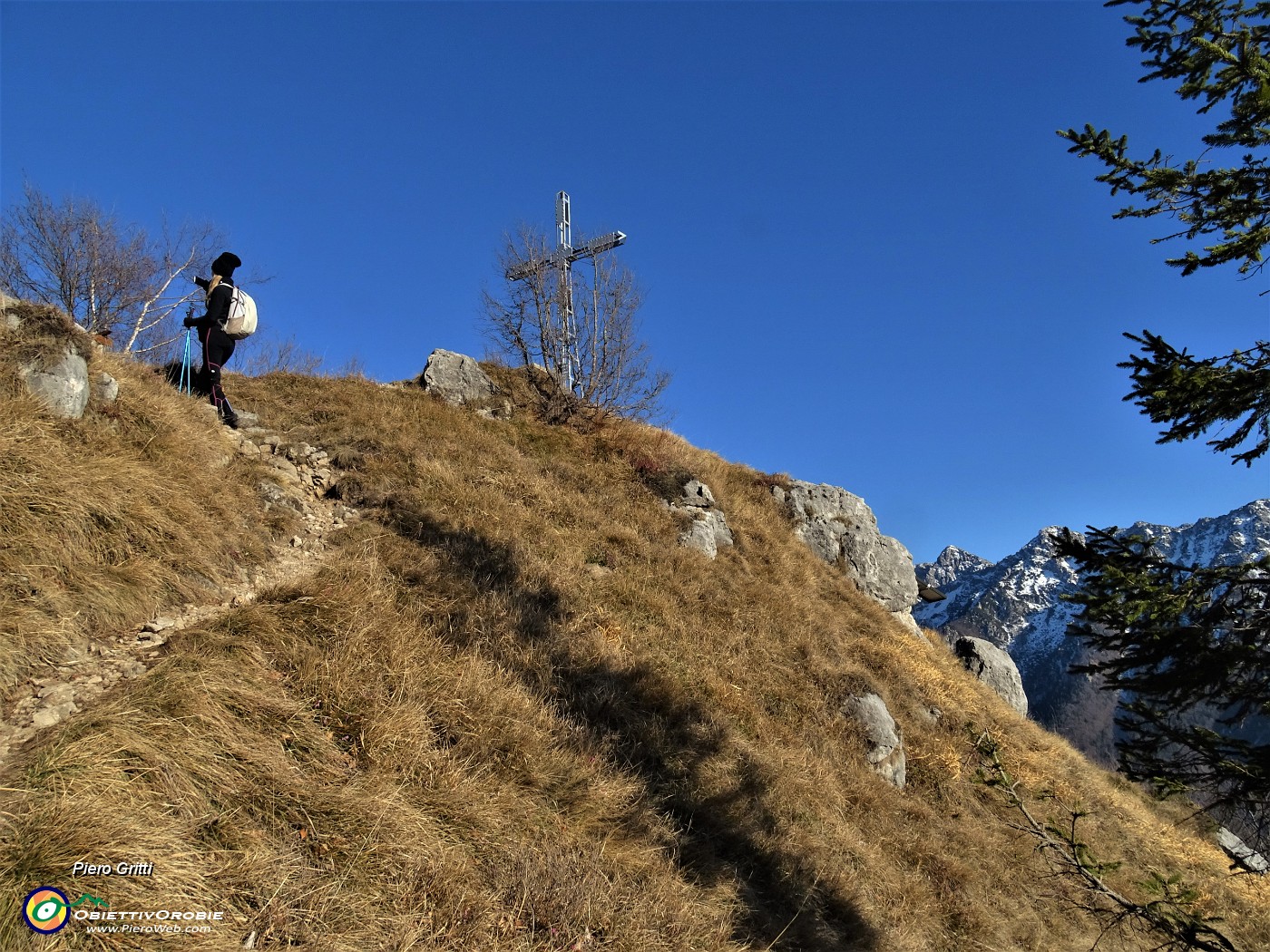 39 Alla croce del Monte Castello (1425 m).JPG